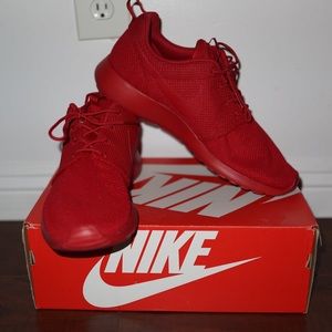 Gently worn. Nike Roshe One. men’s size 11.5 Red